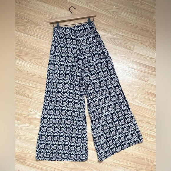 Brandy Melville Pants - Brandy Melville Flowy Wide Leg Patterned Pants